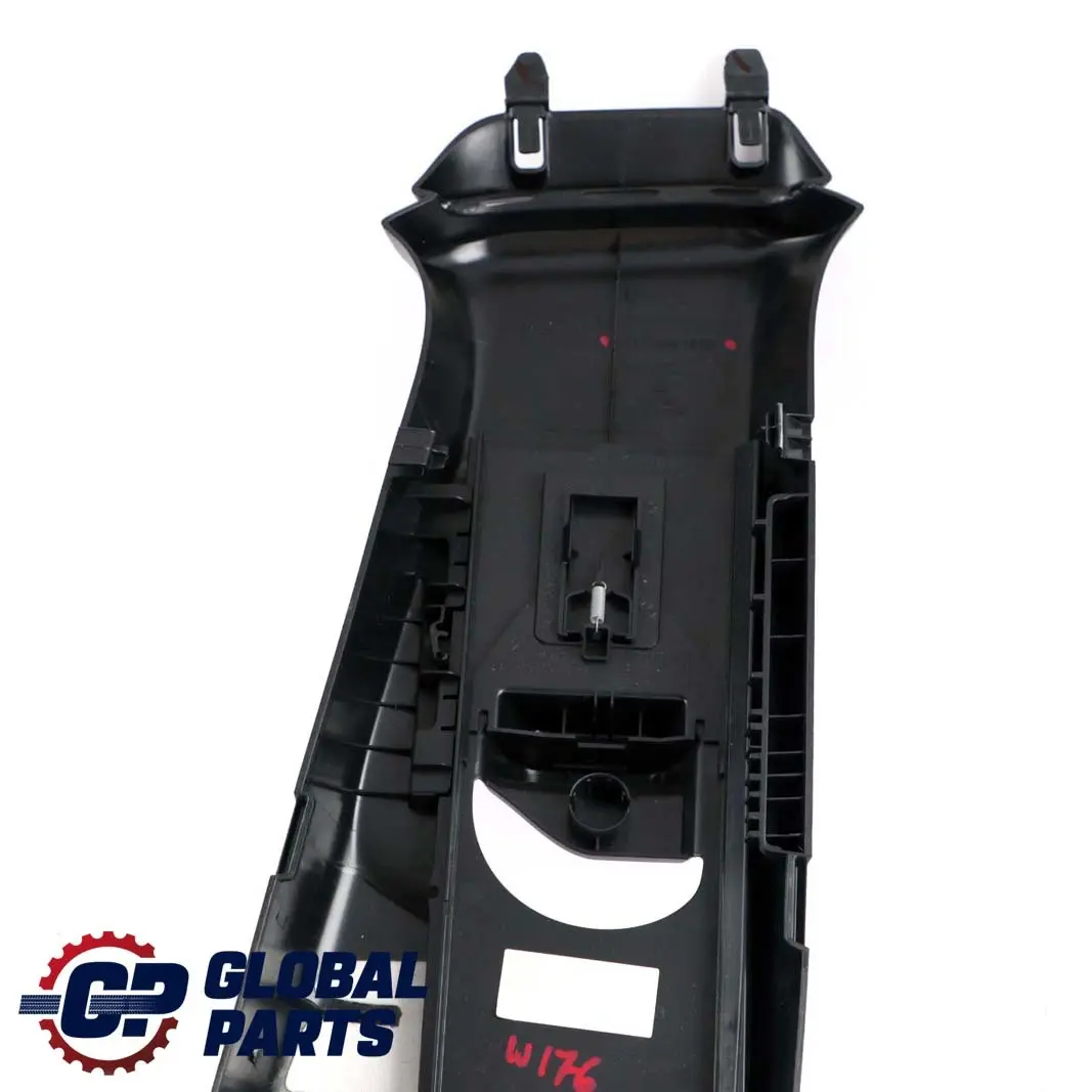 Tapa superior izquierda del montante B para Mercedes W176 con número de pieza A1766901900 Mercedes W176 Tapa superior izquierda del montante B - SKU A1766901900 - Número de pieza A1766901900