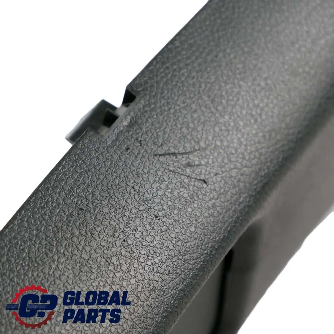 Linke obere obere B-Säulenverkleidung für Mercedes W176 mit Teilenummer A1766901900 Mercedes W176 Linke obere obere B-Säulenverkleidung - SKU A1766901900 - Teilenummer A1766901900