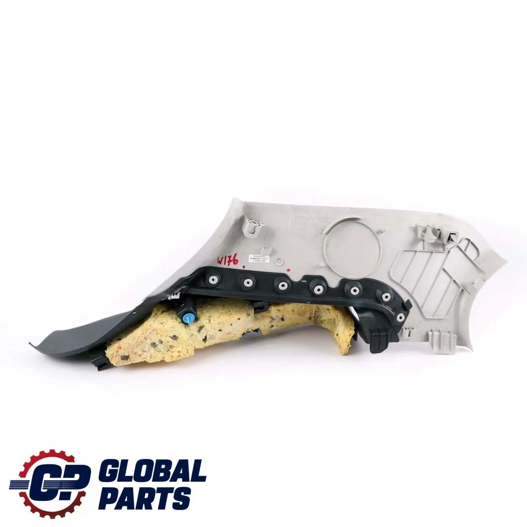 Tapicerka Osłona Słupka Prawa Szara Czarna do Mercedes W176 o numerze A1766902200 Mercedes W176 Tapicerka Osłona Słupka Prawa Szara Czarna - SKU A1766902200 - Numer Części A1766902200