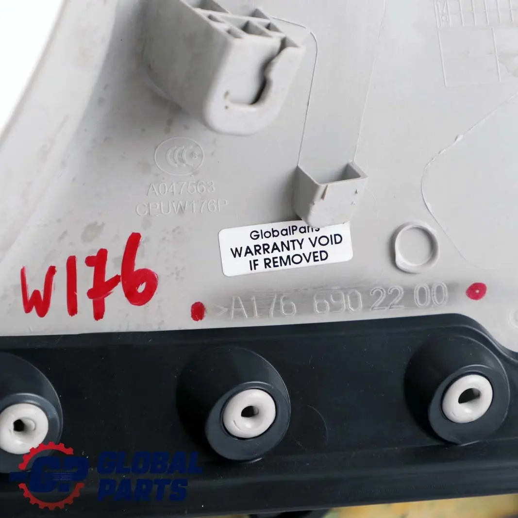 Rechte C-Säulenverkleidung Grau Schwarz für Mercedes W176 mit Teilenummer A1766902200 Mercedes W176 Rechte C-Säulenverkleidung Grau Schwarz - SKU A1766902200 - Teilenummer A1766902200