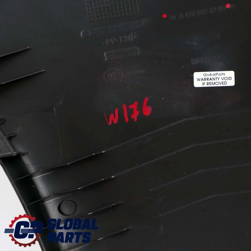 Destra Coperchio inferiore del montante B per Mercedes A W176 con numero di parte A1766920200 Mercedes A W176 Destra Coperchio inferiore del montante B - SKU A1766920200 - Numero di parte A1766920200