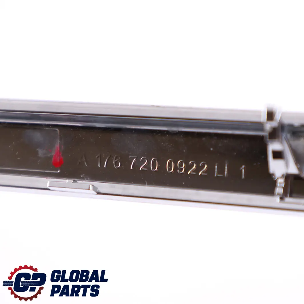 Porta anteriore sinistra Bracciolo Striscia Trim Cromo per Mercedes A W176 con numero di parte A1767200922 Mercedes A W176 Porta anteriore sinistra Bracciolo Striscia Trim Cromo - SKU A1767200922 - Numero di parte A1767200922