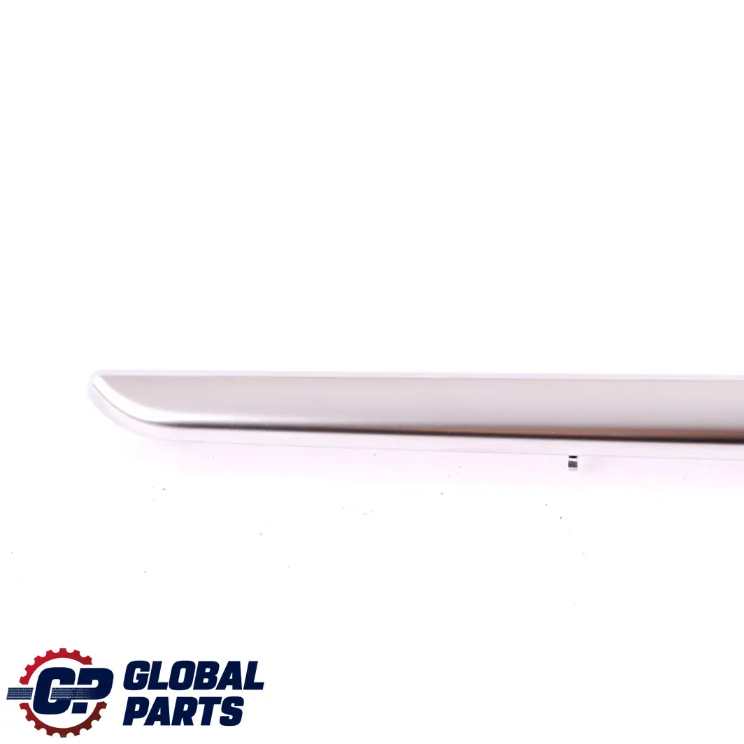 Porta anteriore sinistra Bracciolo Striscia Trim Cromo per Mercedes A W176 con numero di parte A1767200922 Mercedes A W176 Porta anteriore sinistra Bracciolo Striscia Trim Cromo - SKU A1767200922 - Numero di parte A1767200922