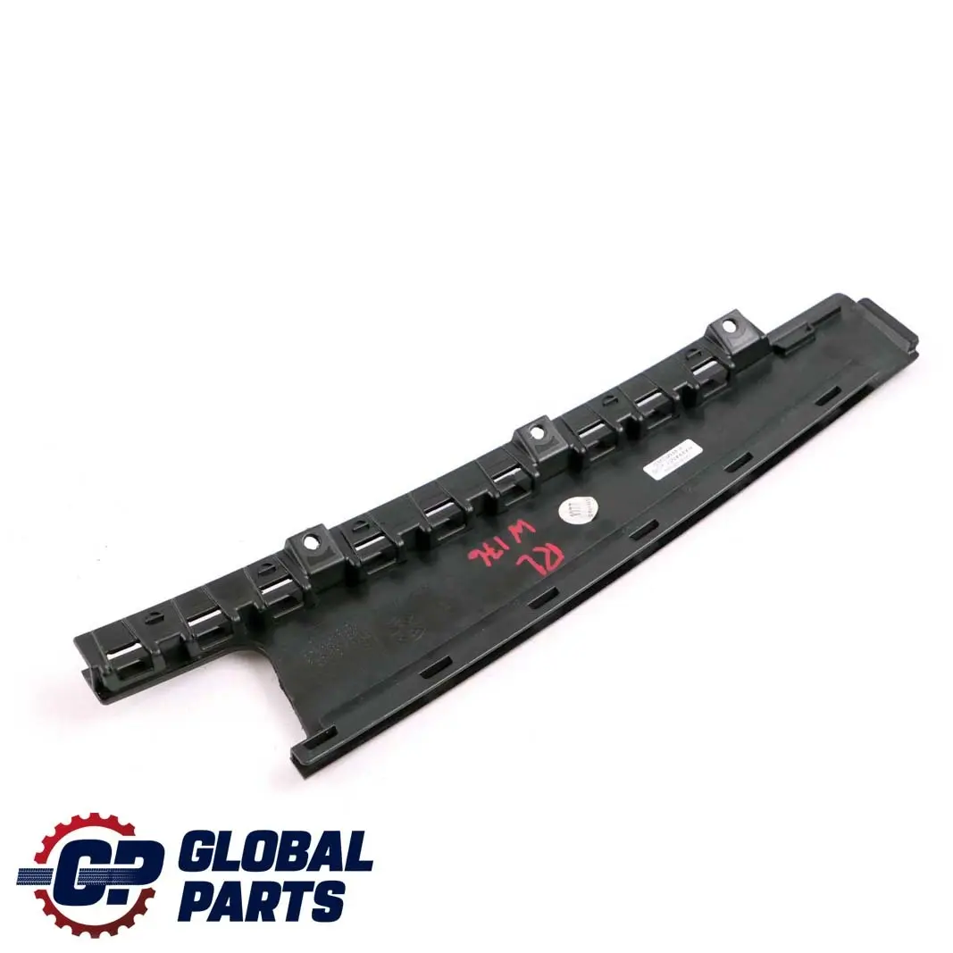 Copertura montante porta esterna posteriore sinistra per Mercedes W176 con numero di parte A1767320100 Mercedes W176 Copertura montante porta esterna posteriore sinistra - SKU A1767320100 - Numero di parte A1767320100