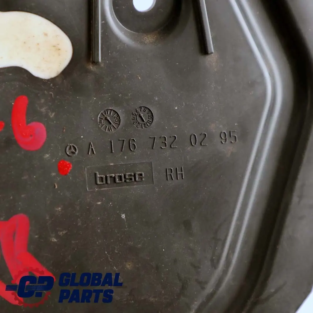 Porta Destra Scarico Acqua Coperchio Isolamento Porta per Mercedes W176 con numero di parte A1767320295 Mercedes W176 Porta Destra Scarico Acqua Coperchio Isolamento Porta - SKU A1767320295 - Numero di parte A1767320295