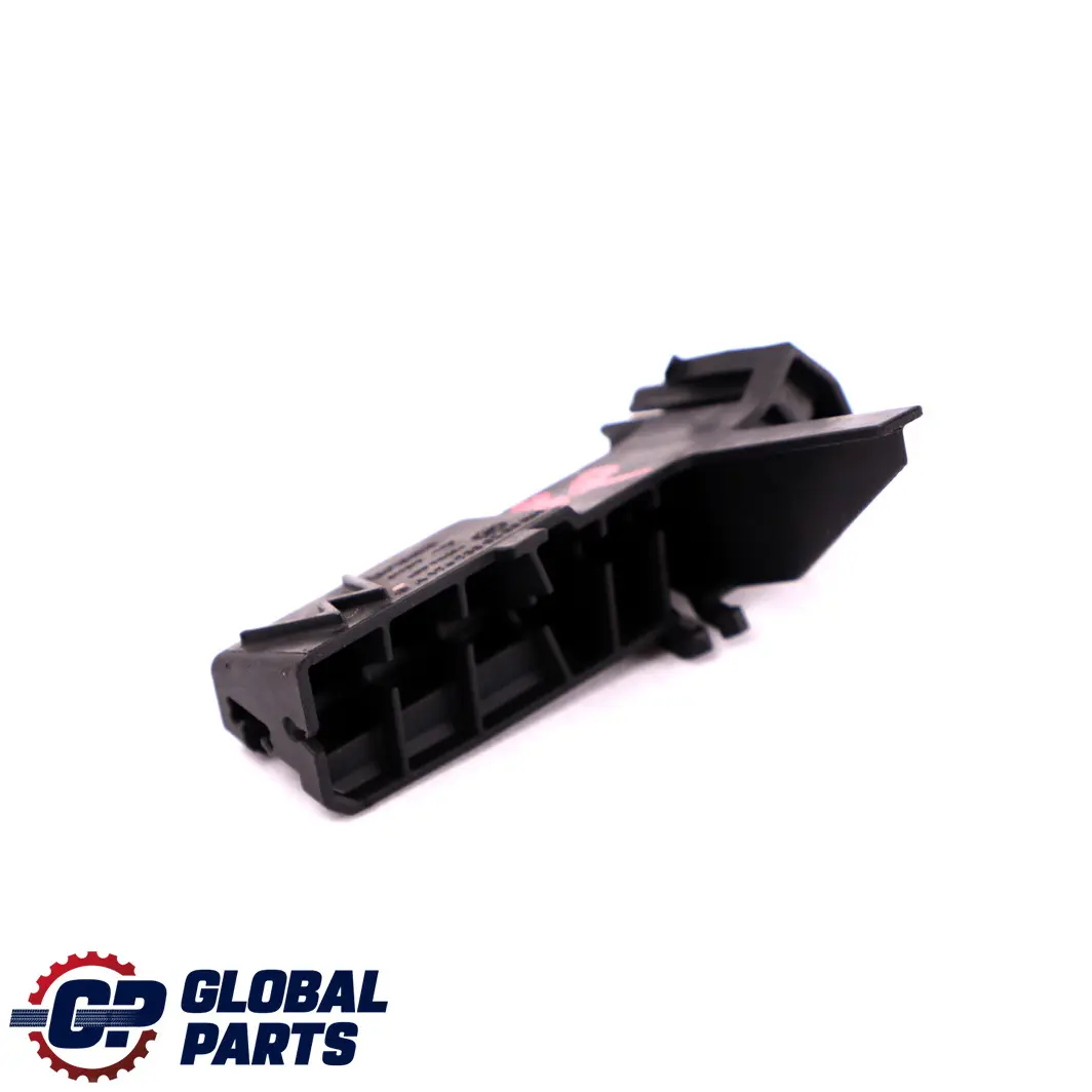 Mercedes W176 Wspornik Klamki Zamka Prawych Drzwi - SKU A1767330200 - Numer Części A1767330200