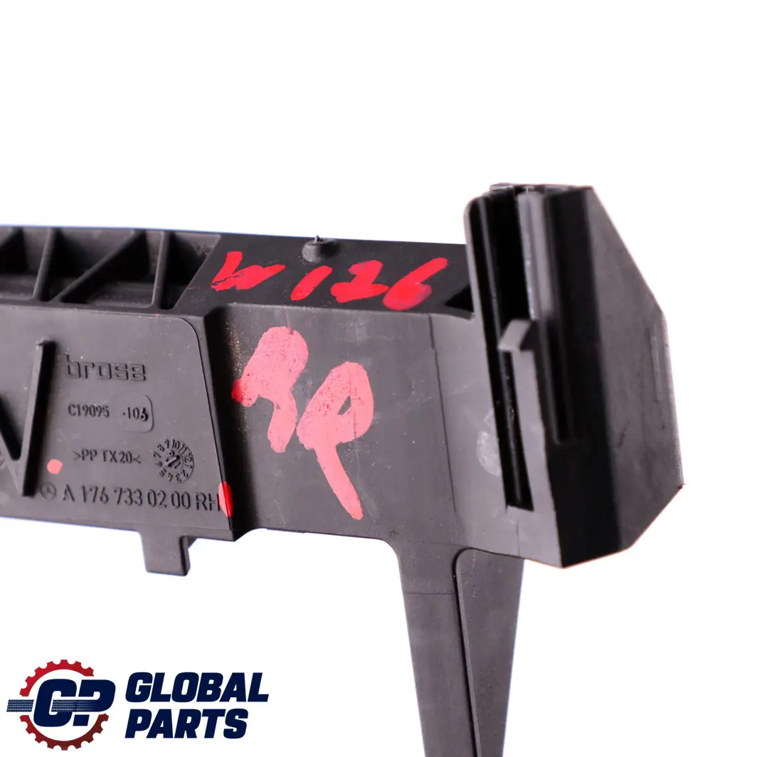 Supporto Maniglia Porta Destra per Mercedes W176 con numero di parte A1767330200 Mercedes W176 Supporto Maniglia Porta Destra - SKU A1767330200 - Numero di parte A1767330200