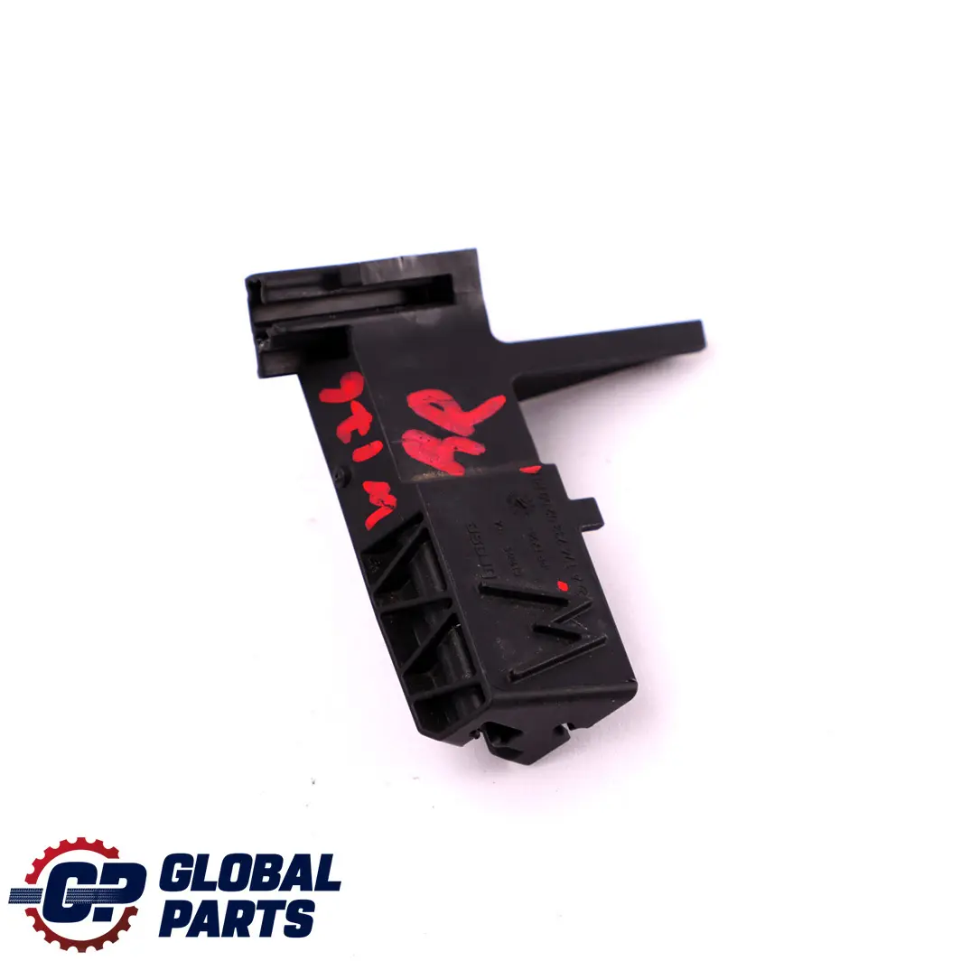 Mercedes W176 Wspornik Klamki Zamka Prawych Drzwi - SKU A1767330200 - Numer Części A1767330200