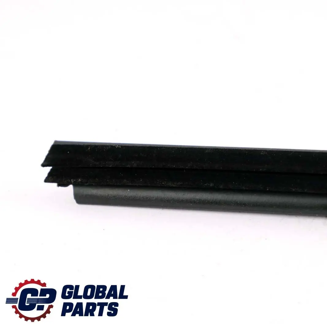 Tira Sellado Riel De Ventana Trasera Derecha para Mercedes W176 con número de pieza A1767351400 A 176 735 05 65 Mercedes W176 Tira Sellado Riel De Ventana Trasera Derecha - SKU A1767351400 - Número de pieza A1767351400 A 176 735 05 65