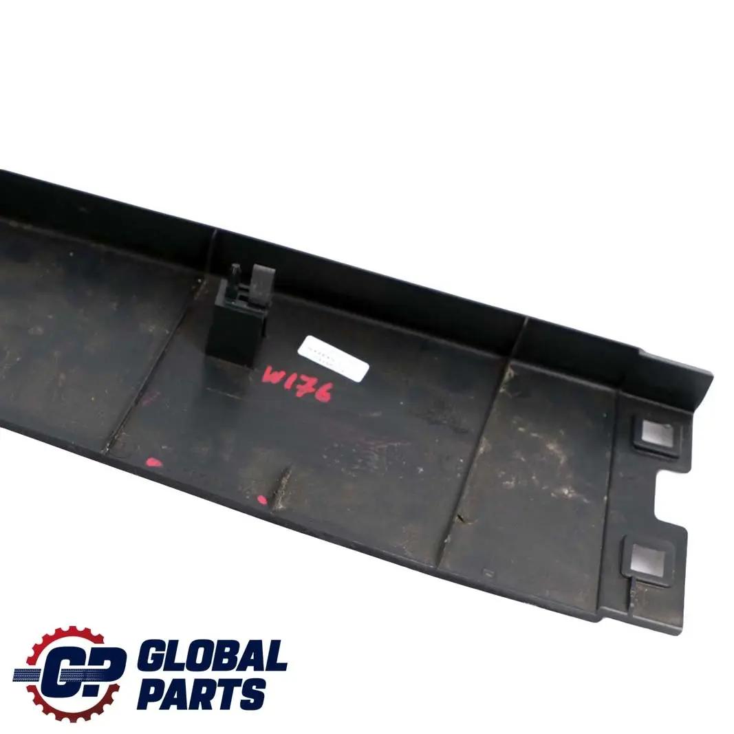 Tapa del maletero Tailgate Cover Trim Left para Mercedes A W176 con número de pieza A1767403100 Mercedes A W176 Tapa del maletero Tailgate Cover Trim Left - SKU A1767403100 - Número de pieza A1767403100