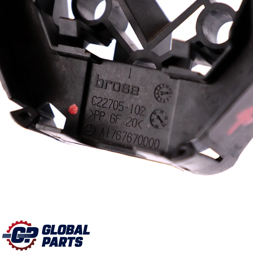 Mercedes W176 Porta Anteriore Maniglia Cap Holder Mount Bracket - SKU A1767670000 - Numero di parte A1767670000