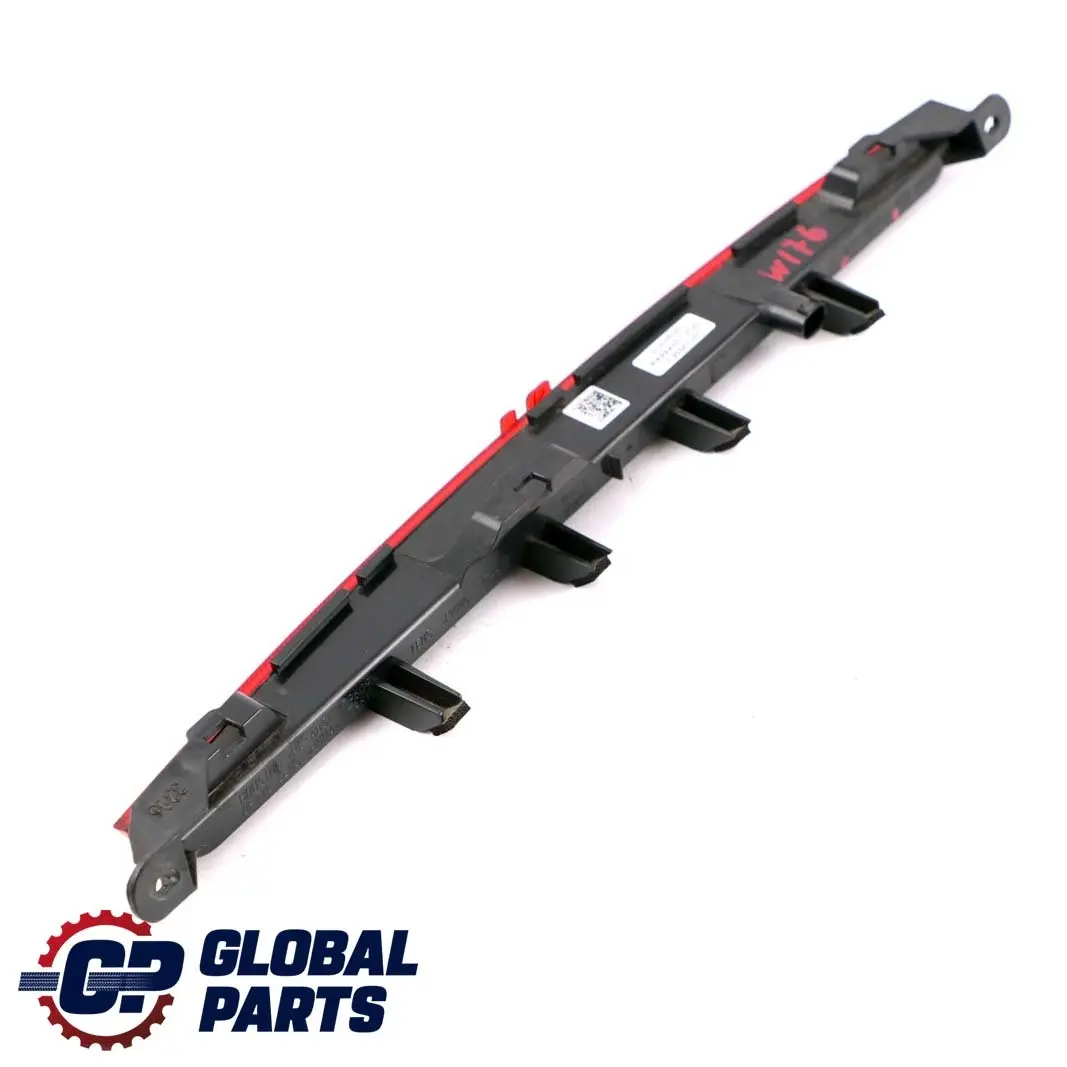 Feu arrière additionnel de stop pour Mercedes A W176 à propos du numéro de pièce A1769068600 Mercedes A W176 Feu arrière additionnel de stop - SKU A1769068600 - Numéro de pièce A1769068600