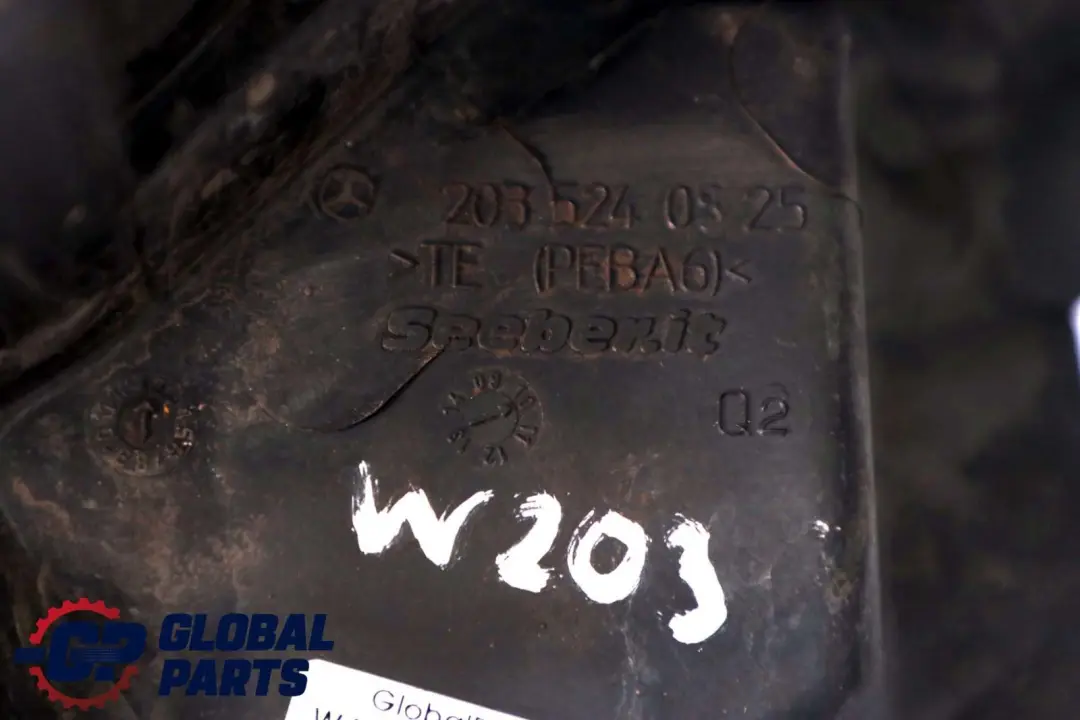 Revestimiento Protección Bajos Izquierdo para Mercedes W203 Diesel con número de pieza A2035240825 Mercedes W203 Diesel Revestimiento Protección Bajos Izquierdo - SKU A2035240825 - Número de pieza A2035240825
