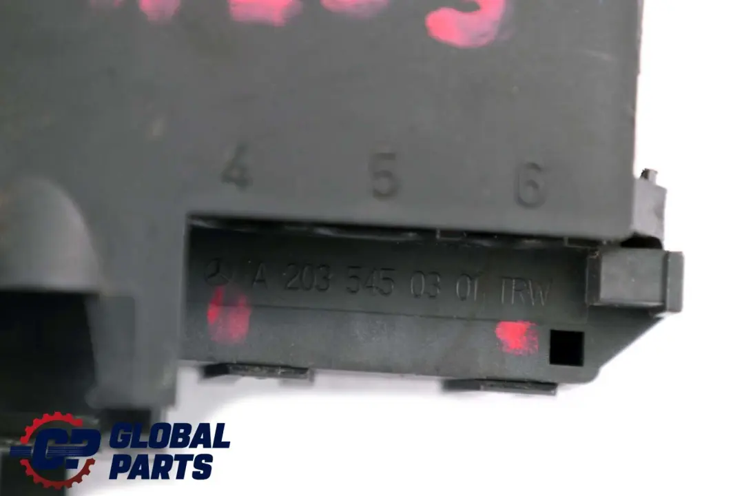 Scatola fusibili terminale batteria per Mercedes CLK W203 W209 con numero di parte A2035450301 Mercedes CLK W203 W209 Scatola fusibili terminale batteria - SKU A2035450301 - Numero di parte A2035450301