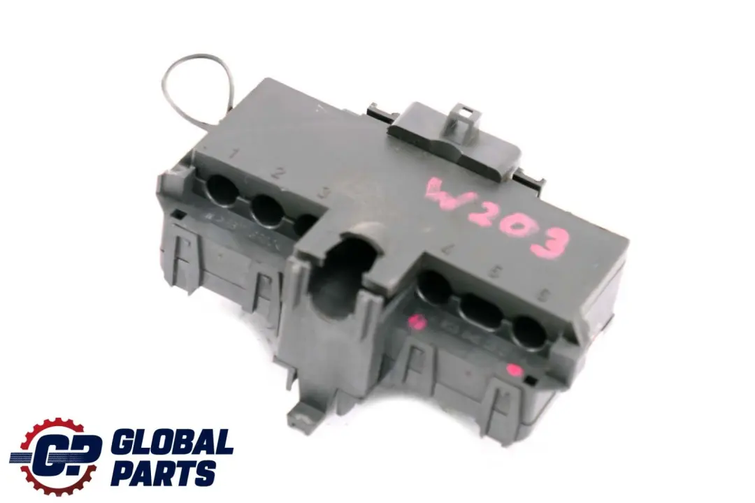 Scatola fusibili terminale batteria per Mercedes CLK W203 W209 con numero di parte A2035450301 Mercedes CLK W203 W209 Scatola fusibili terminale batteria - SKU A2035450301 - Numero di parte A2035450301