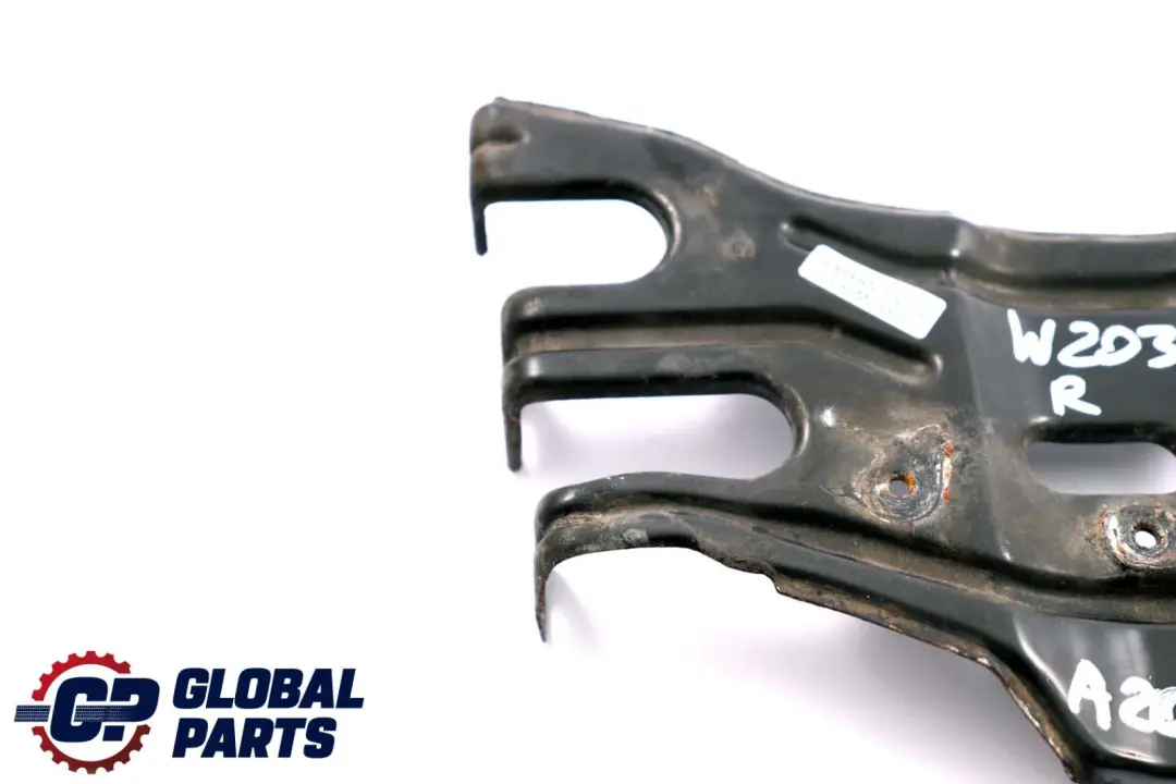 Mercedes W203 Pannello anteriore sbalzo destro O/S Piastra supporto faro - SKU A2036200885 - Numero di parte A2036200885