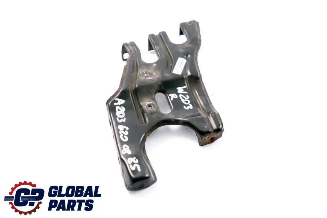 Mercedes W203 Pannello anteriore sbalzo destro O/S Piastra supporto faro - SKU A2036200885 - Numero di parte A2036200885