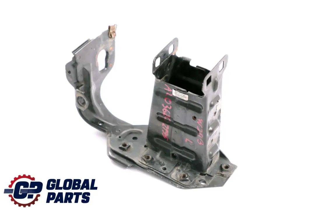 Parachoques Delantero Izquierdo Montaje Soporte para Mercedes W203 con número de pieza A2036202195 Mercedes W203 Parachoques Delantero Izquierdo Montaje Soporte - SKU A2036202195 - Número de pieza A2036202195