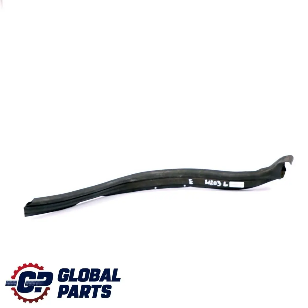 Mercedes-Benz Classe CLK W203 C209 Capot Caoutchouc Joint Centre A Gauche pour à propos du numéro de pièce A2036280198 Mercedes-Benz Classe CLK W203 C209 Capot Caoutchouc Joint Centre A Gauche - SKU A2036280198 - Numéro de pièce A2036280198