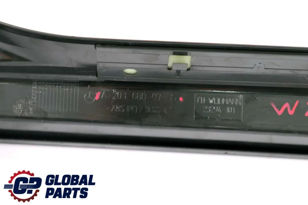  Mercedes-Benz Clase C W203 Front Left Door Sill Step Plate Entrance Cover Trim - SKU A2036800735 - Número de pieza A2036800735