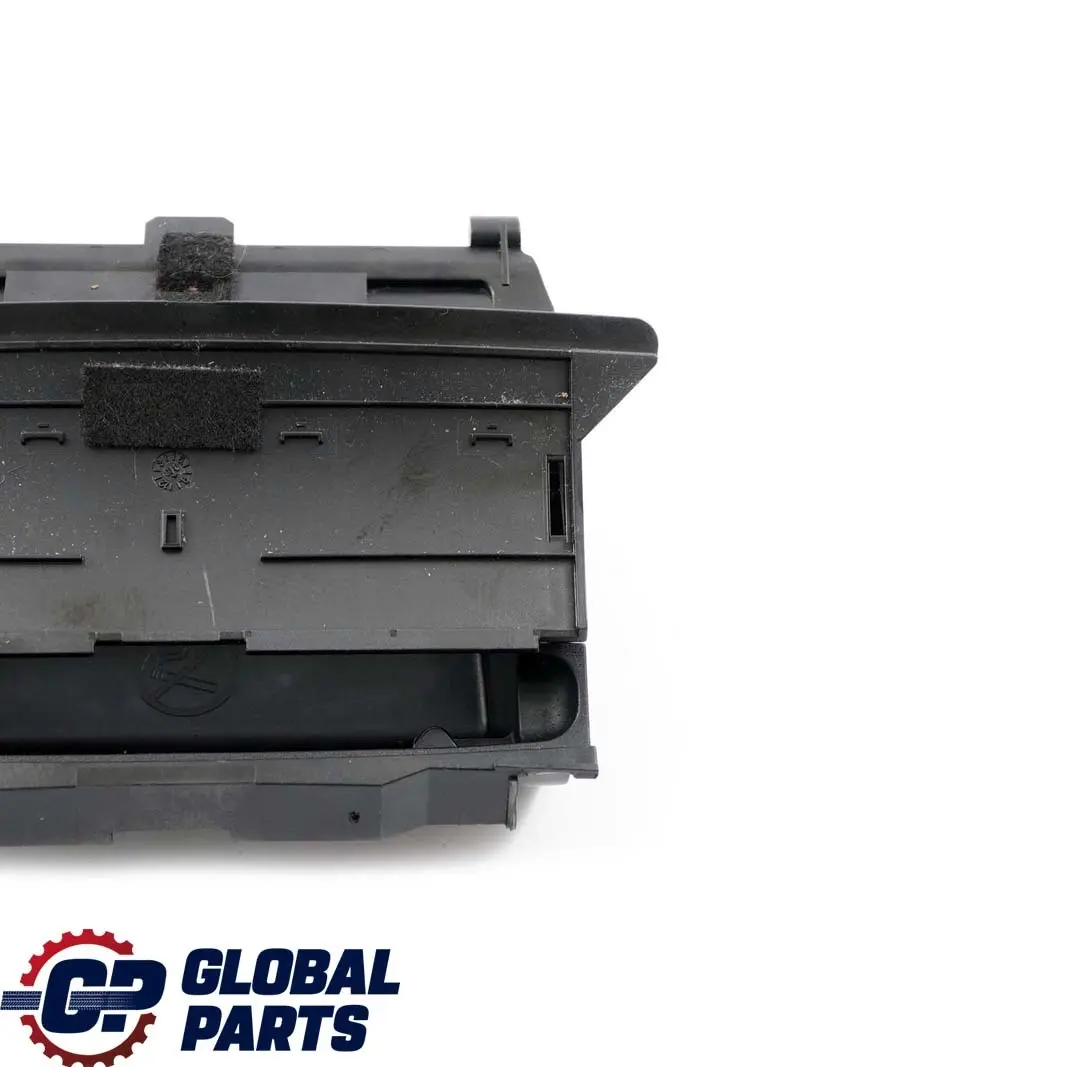 Mercedes-Benz Classe C W203 Console Centrale Anteriore Portacenere per con numero di parte A2036800852 Mercedes-Benz Classe C W203 Console Centrale Anteriore Portacenere - SKU A2036800852-1 - Numero di parte A2036800852