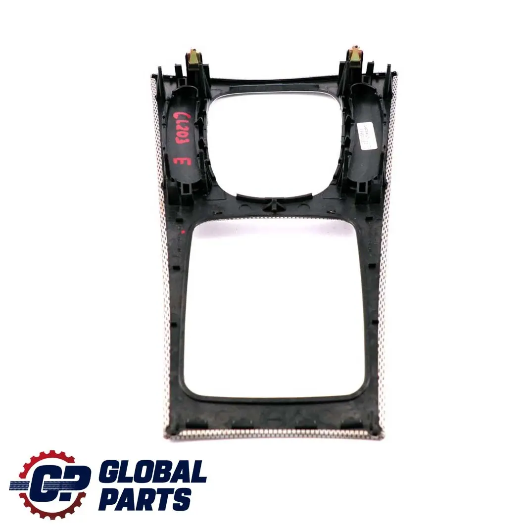 Mercedes-Benz CL203 Console Centrale Iris Couverture pour à propos du numéro de pièce A2036802239 Mercedes-Benz CL203 Console Centrale Iris Couverture - SKU A2036802239 - Numéro de pièce A2036802239