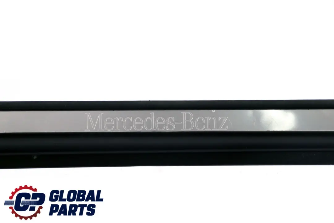 Mercedes CLC CL203 Embellecedor Del Umbral De La Puerta Delantera Izquierda - SKU A2036802735 - Número de pieza A2036802735