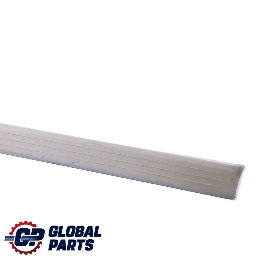 Mercedes-Benz Clase C W203 Rail Tapa Delantera Derecha para con número de pieza A2036861236 Mercedes-Benz Clase C W203 Rail Tapa Delantera Derecha - SKU A2036861236 - Número de pieza A2036861236