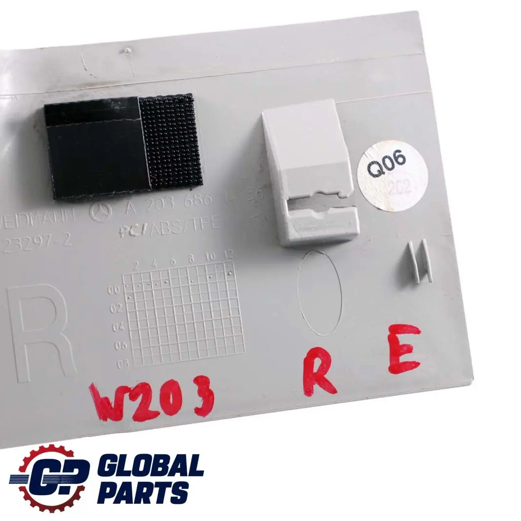 Rail Trasero Derecho Alfombra Borde Umbral Puerta Tapa para Mercedes W203 con número de pieza A2036861436 Mercedes W203 Rail Trasero Derecho Alfombra Borde Umbral Puerta Tapa - SKU A2036861436 - Número de pieza A2036861436