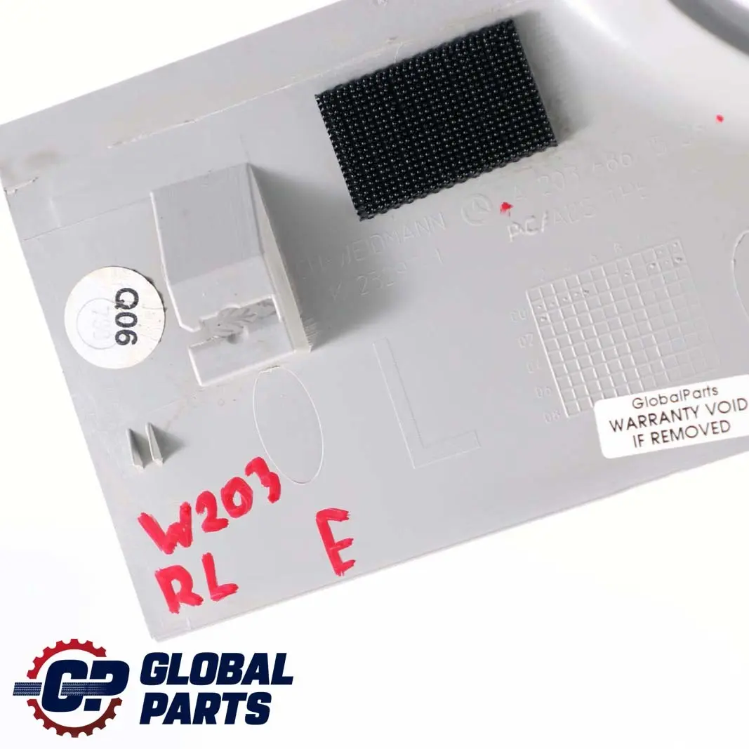 Mercedes-Benz C W203 Rail Rear Left Carpet Edge Door Sill Cover para con número de pieza A2036861536 Mercedes-Benz C W203 Rail Rear Left Carpet Edge Door Sill Cover - SKU A2036861536 - Número de pieza A2036861536