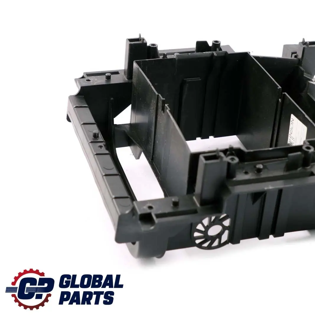 Mercedes-Benz W203 Stereo Cage Support pour à propos du numéro de pièce A2036890216 Mercedes-Benz W203 Stereo Cage Support - SKU A2036890216 - Numéro de pièce A2036890216