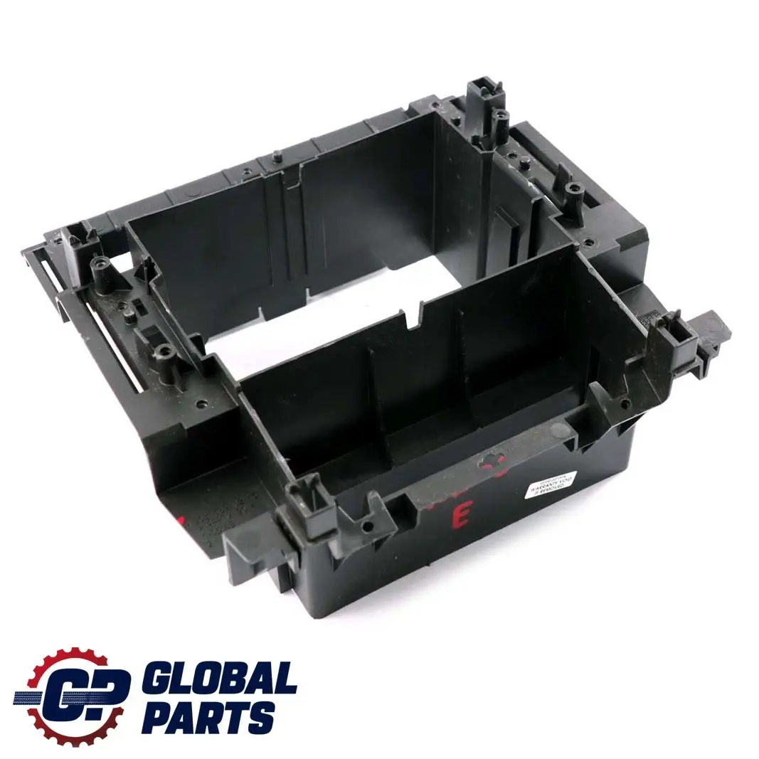  Mercedes-Benz Clase C W203 Soporte Estereo Escudo - SKU A2036890216 - Número de pieza A2036890216