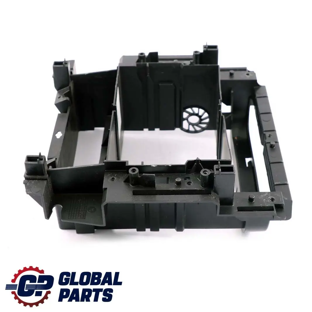  Mercedes-Benz Clase C W203 Soporte Estereo Escudo - SKU A2036890216 - Número de pieza A2036890216