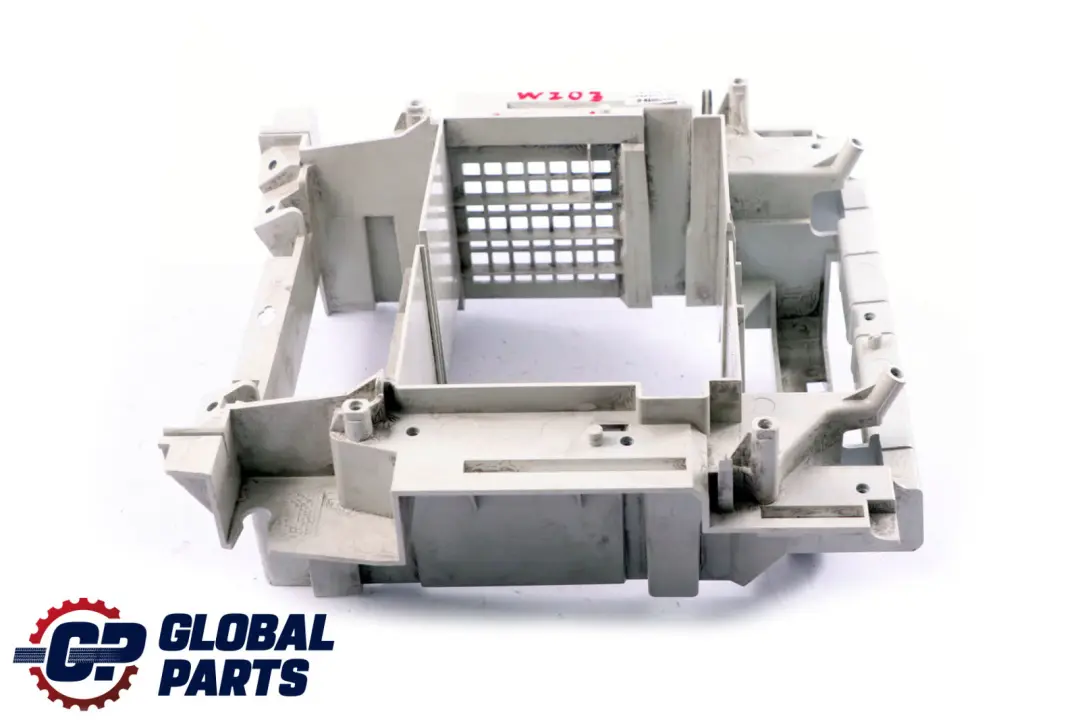 Mercedes W203 Einbaurahmen Radio Rahmen - SKU A2036890516 - Teilenummer A2036890516