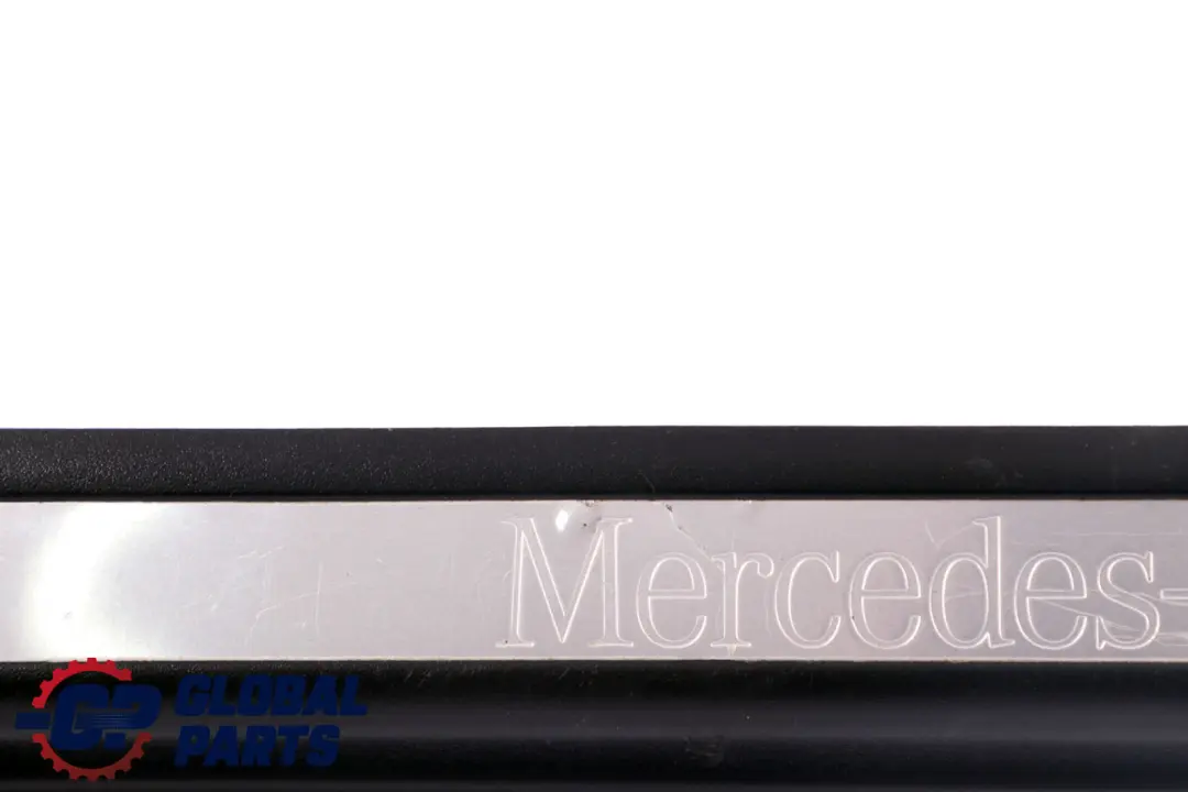 Delantero Derecho Umbral Puerta Entrada Cubre Embellecedor para Mercedes CLC CL203 con número de pieza A2036802835 Mercedes CLC CL203 Delantero Derecho Umbral Puerta Entrada Cubre Embellecedor - SKU A2036892835 - Número de pieza A2036802835