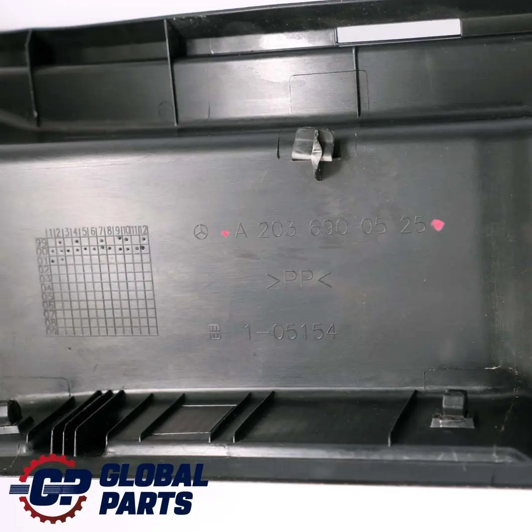 Bordo Carico Stivale Rivestimento Interno Posteriore per Mercedes W203 con numero di parte A2036900525 Mercedes W203 Bordo Carico Stivale Rivestimento Interno Posteriore - SKU A2036900525 - Numero di parte A2036900525