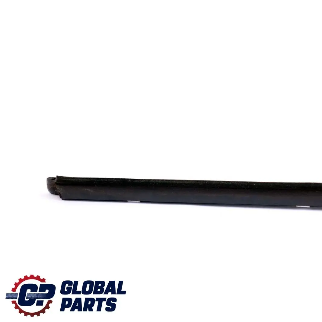 Mercedes-Benz C W203 Delantero Derecho Ventana Moldura Tira para con número de pieza A2036901480 Mercedes-Benz C W203 Delantero Derecho Ventana Moldura Tira - SKU A2036901480 - Número de pieza A2036901480