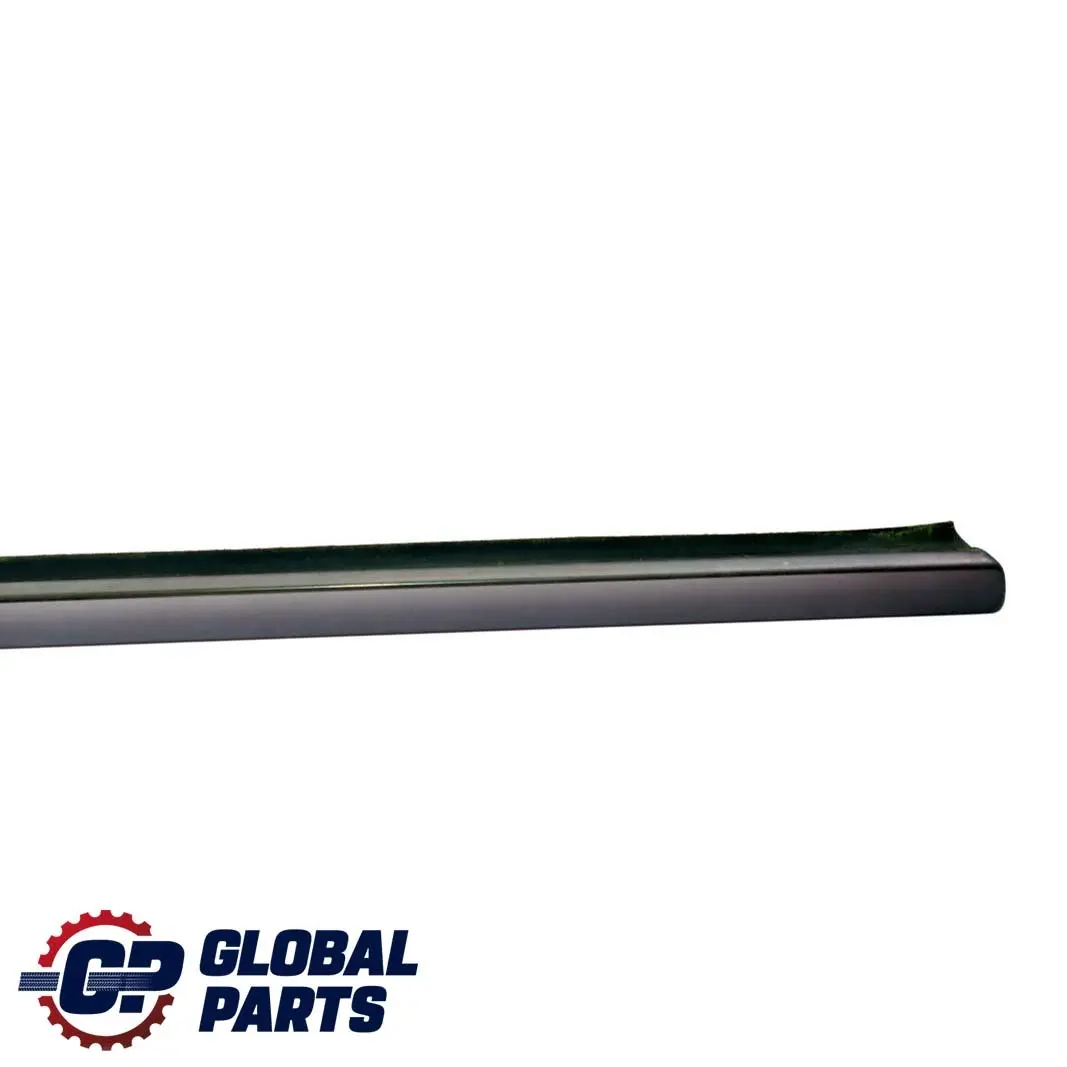 Mercedes-Benz C W203 Delantero Derecho Ventana Moldura Tira para con número de pieza A2036901480 Mercedes-Benz C W203 Delantero Derecho Ventana Moldura Tira - SKU A2036901480 - Número de pieza A2036901480