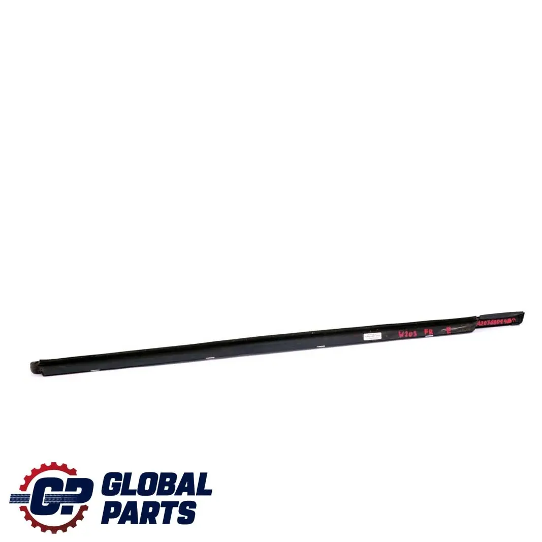 Mercedes-Benz C W203 Delantero Derecho Ventana Moldura Tira para con número de pieza A2036901480 Mercedes-Benz C W203 Delantero Derecho Ventana Moldura Tira - SKU A2036901480 - Número de pieza A2036901480