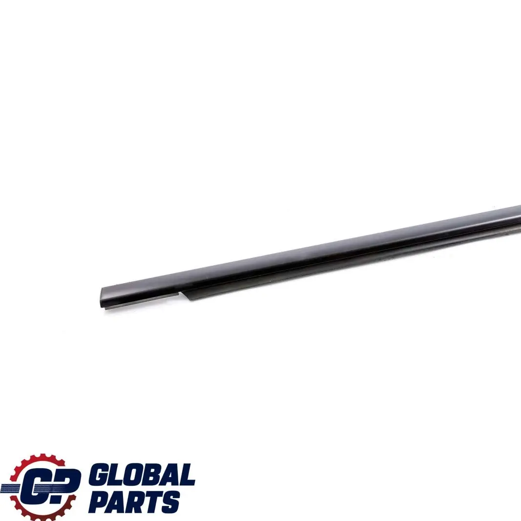 Mercedes W203 Delantero Izquierdo Ventana Exterior Inferior Moldura - SKU A2036901580 - Número de pieza A2036901580