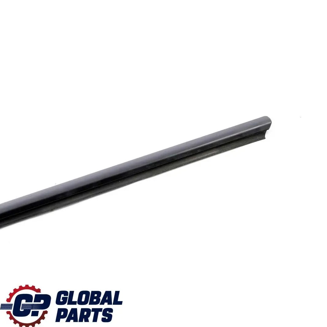Mercedes W203 Modanatura Inferiore Finestrino Anteriore Sinistro - SKU A2036901580 - Numero di parte A2036901580