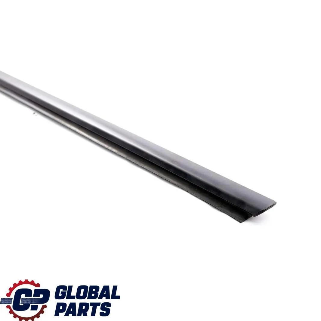 Mercedes W203 Moulure De Bordure Inférieure De Vitre Avant Gauche - SKU A2036901580 - Numéro de pièce A2036901580