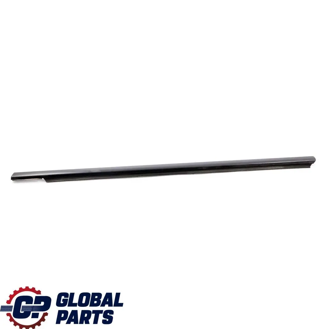 Modanatura Inferiore Finestrino Anteriore Sinistro per Mercedes W203 con numero di parte A2036901580 Mercedes W203 Modanatura Inferiore Finestrino Anteriore Sinistro - SKU A2036901580 - Numero di parte A2036901580