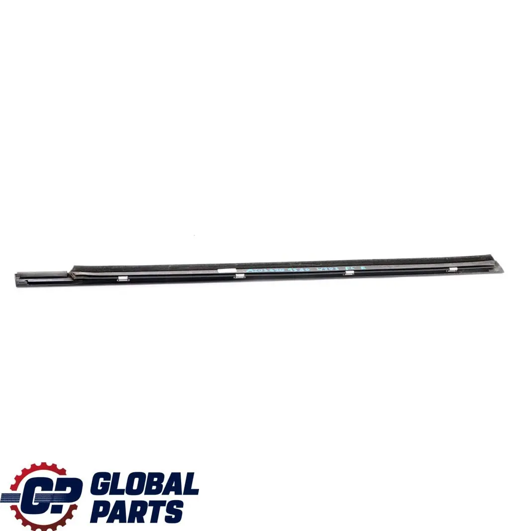 Delantero Izquierdo Ventana Exterior Inferior Moldura para Mercedes W203 con número de pieza A2036901580 Mercedes W203 Delantero Izquierdo Ventana Exterior Inferior Moldura - SKU A2036901580 - Número de pieza A2036901580