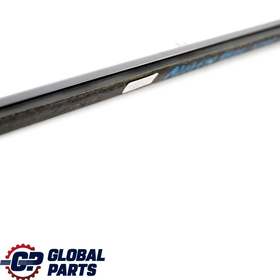 Delantero Izquierdo Ventana Exterior Inferior Moldura para Mercedes W203 con número de pieza A2036901580 Mercedes W203 Delantero Izquierdo Ventana Exterior Inferior Moldura - SKU A2036901580 - Número de pieza A2036901580