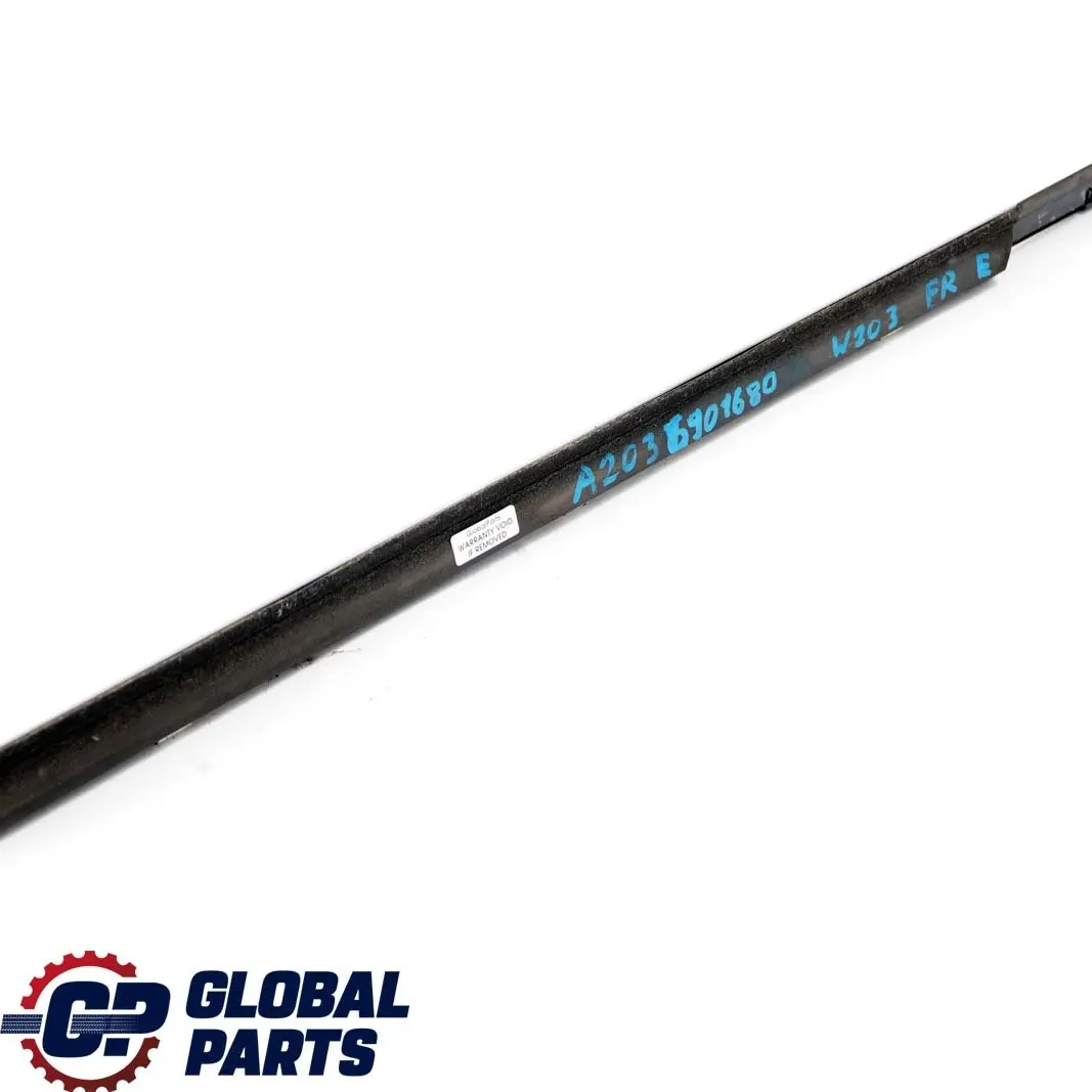 Modanatura Inferiore Esterna Finestrino Porta Anteriore Destro per Mercedes W203 con numero di parte A2036901680 Mercedes W203 Modanatura Inferiore Esterna Finestrino Porta Anteriore Destro - SKU A2036901680 - Numero di parte A2036901680