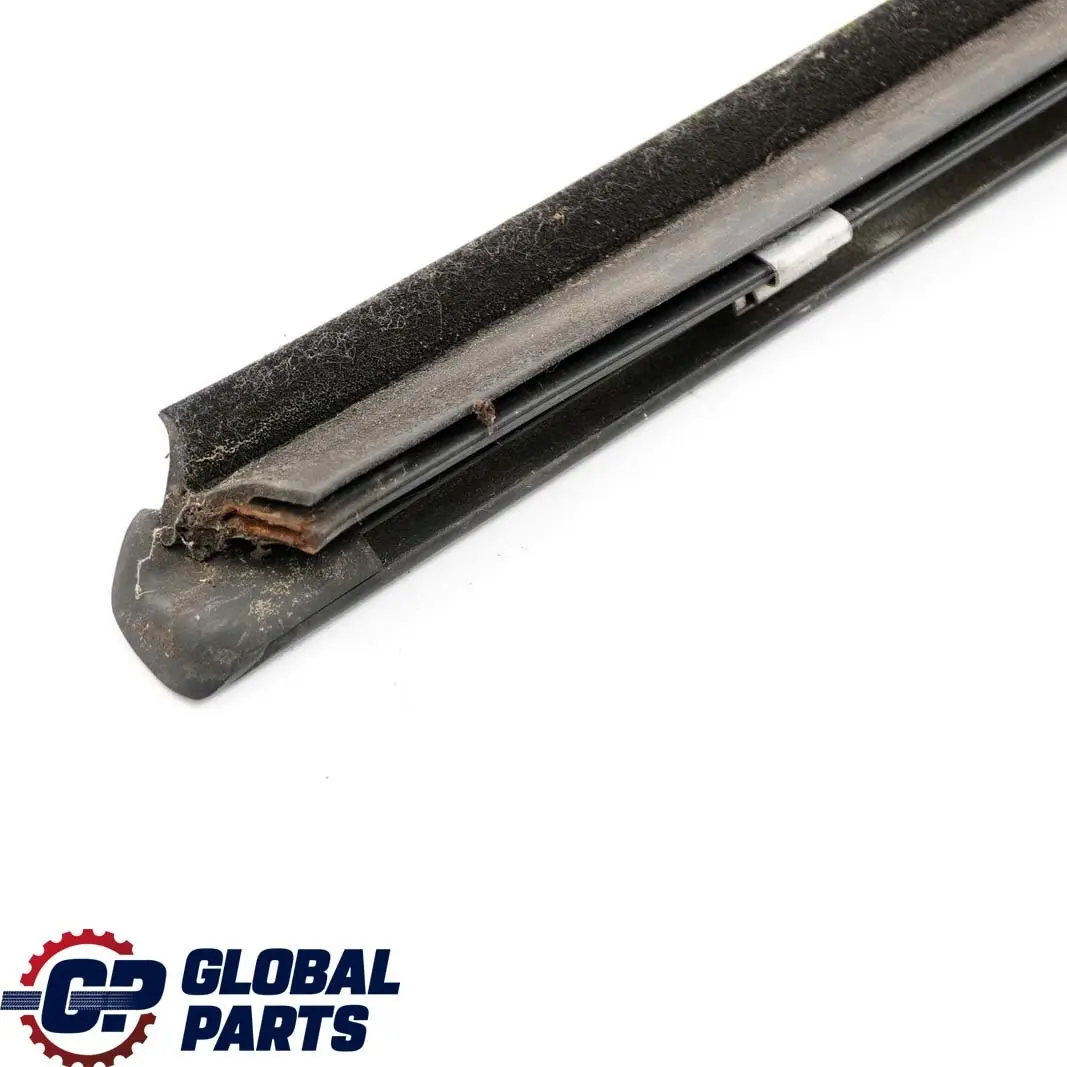 Modanatura Inferiore Esterna Finestrino Porta Anteriore Destro per Mercedes W203 con numero di parte A2036901680 Mercedes W203 Modanatura Inferiore Esterna Finestrino Porta Anteriore Destro - SKU A2036901680 - Numero di parte A2036901680