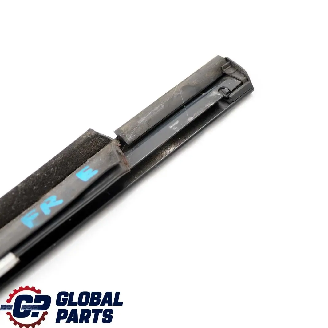 Mercedes W203 Bandeau De Fenêtre De Porte Avant Droite - SKU A2036901680 - Numéro de pièce A2036901680