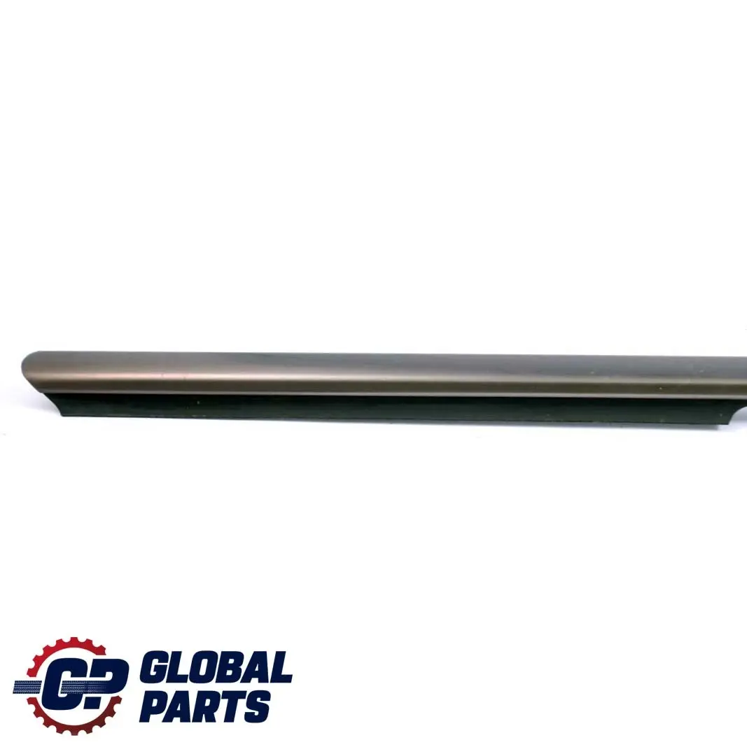 Mercedes-Benz C W203 Rear Left Window Trim Strip Moulding para con número de pieza A2036901780 Mercedes-Benz C W203 Rear Left Window Trim Strip Moulding - SKU A2036901780 - Número de pieza A2036901780