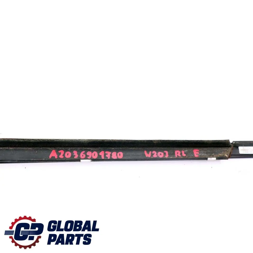 Mercedes-Benz C W203 Rear Left Window Trim Strip Moulding para con número de pieza A2036901780 Mercedes-Benz C W203 Rear Left Window Trim Strip Moulding - SKU A2036901780 - Número de pieza A2036901780
